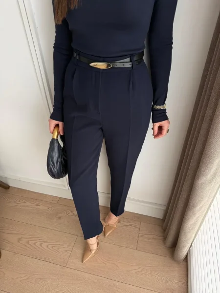 بنطلون قماش مع حزام جلد رفيع خصر عالي