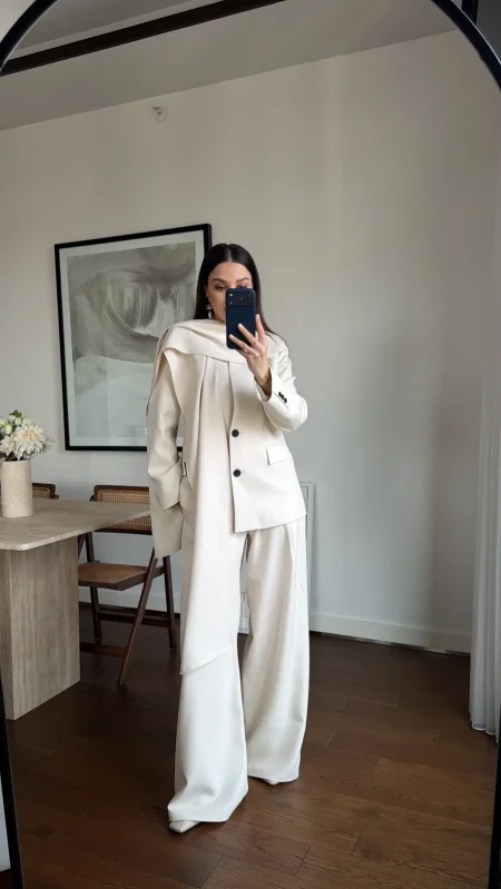 طقم بليز وبنطلون مع سكارف