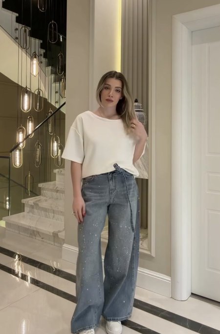 بيسك مع دانتيل من الخلف