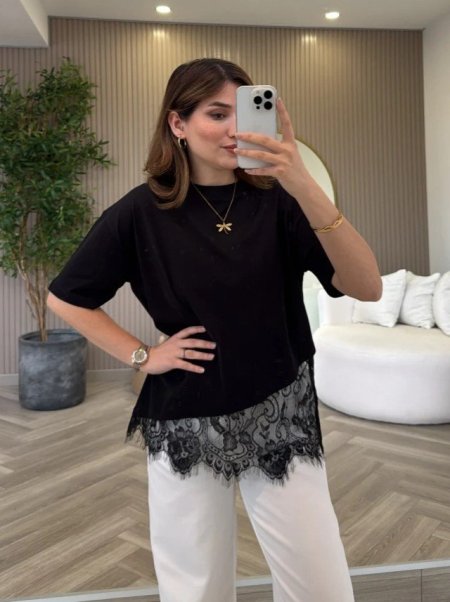بلوزة مع اطراف دانتيل