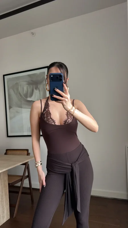 بيسك مع دانتيل Bodysuit