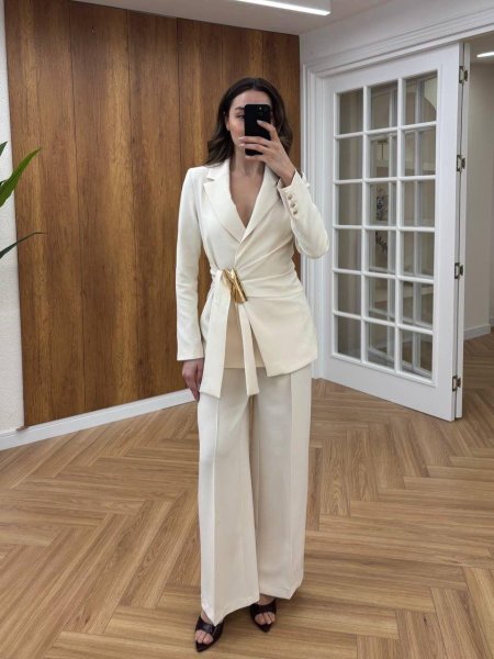 طقم بليزر و بنطلون