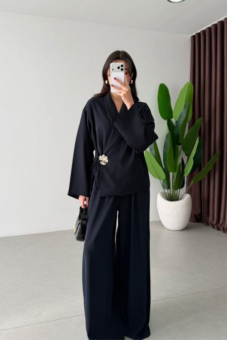 طقم قميص و بنطلون